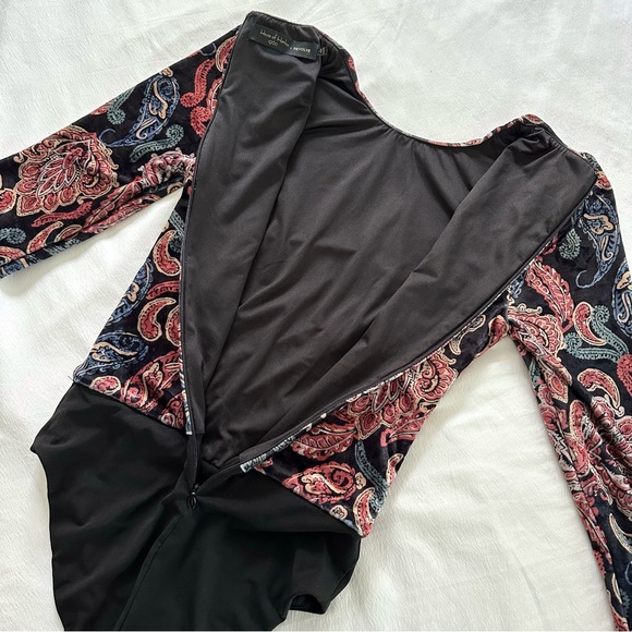 House of Harlow X Revolve Olivia Bodysuit in Noir Paisley Small - Picture 7 of 9